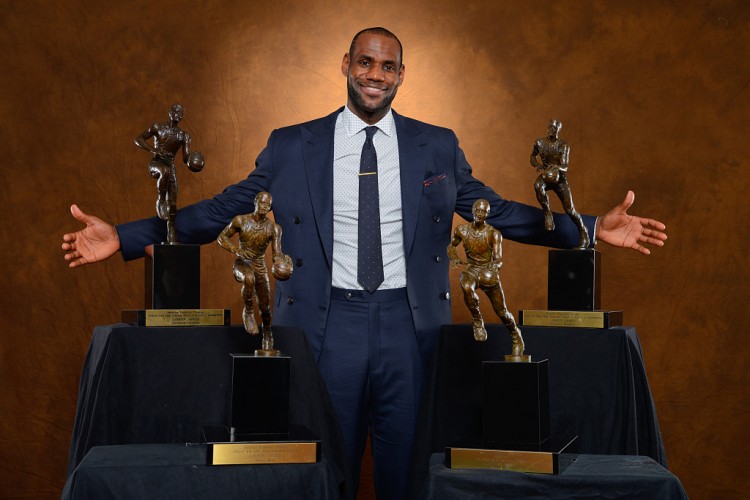 记者评21世纪至今各大奖项：詹姆斯包揽MVP 最佳新秀最佳关键球员