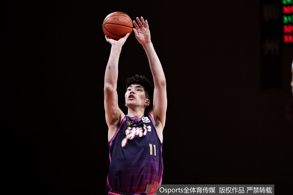 去欧洲打球月薪仅2000欧？余嘉豪回应：第一个赛季就是2000欧