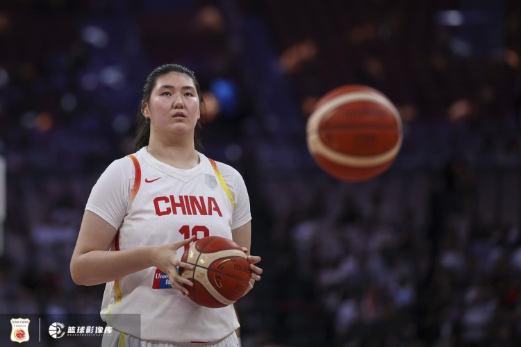 亚洲杯场均14分钟15.6分！媒体人：山东女篮以不菲代价签下张子宇