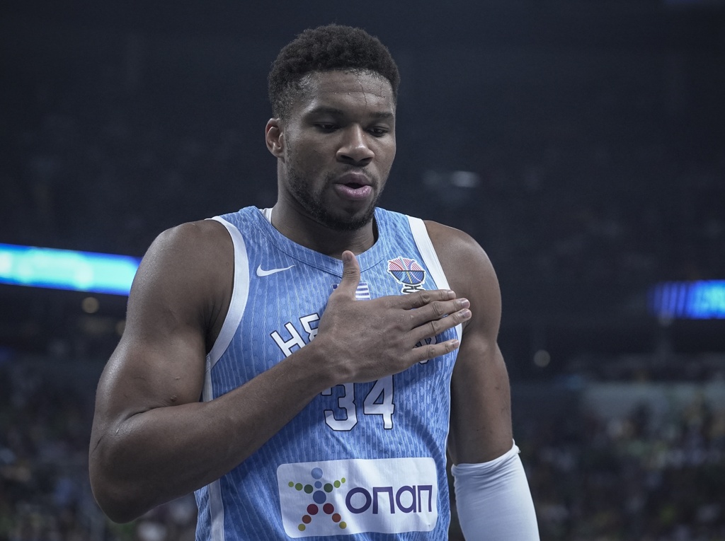 字母哥：经过16年的努力我们终于获得了成功 现在大家如释重负